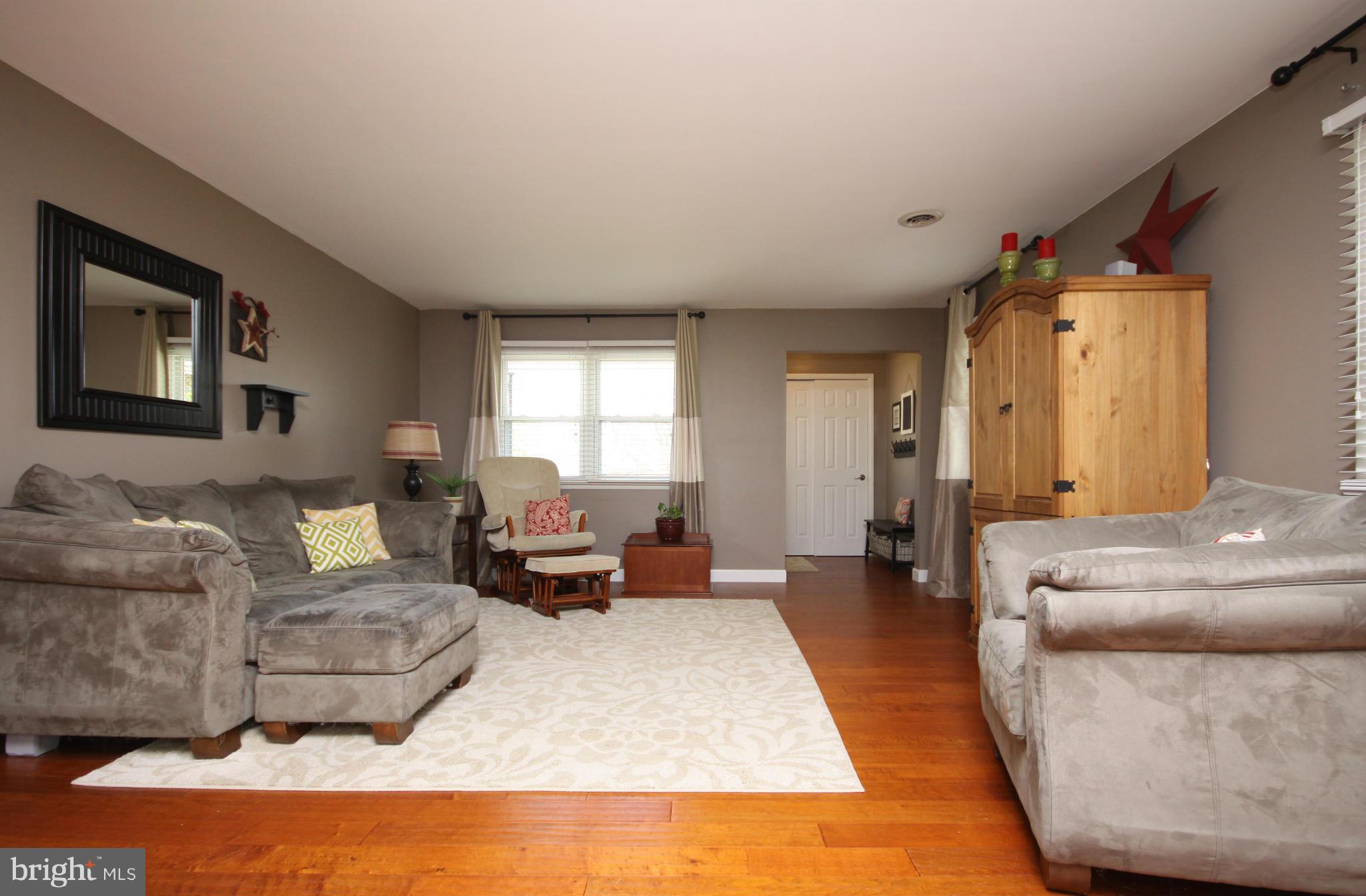1630 Oldtown Road Edgewater, MD 21037 - Photo 3 of 29 Living Room
