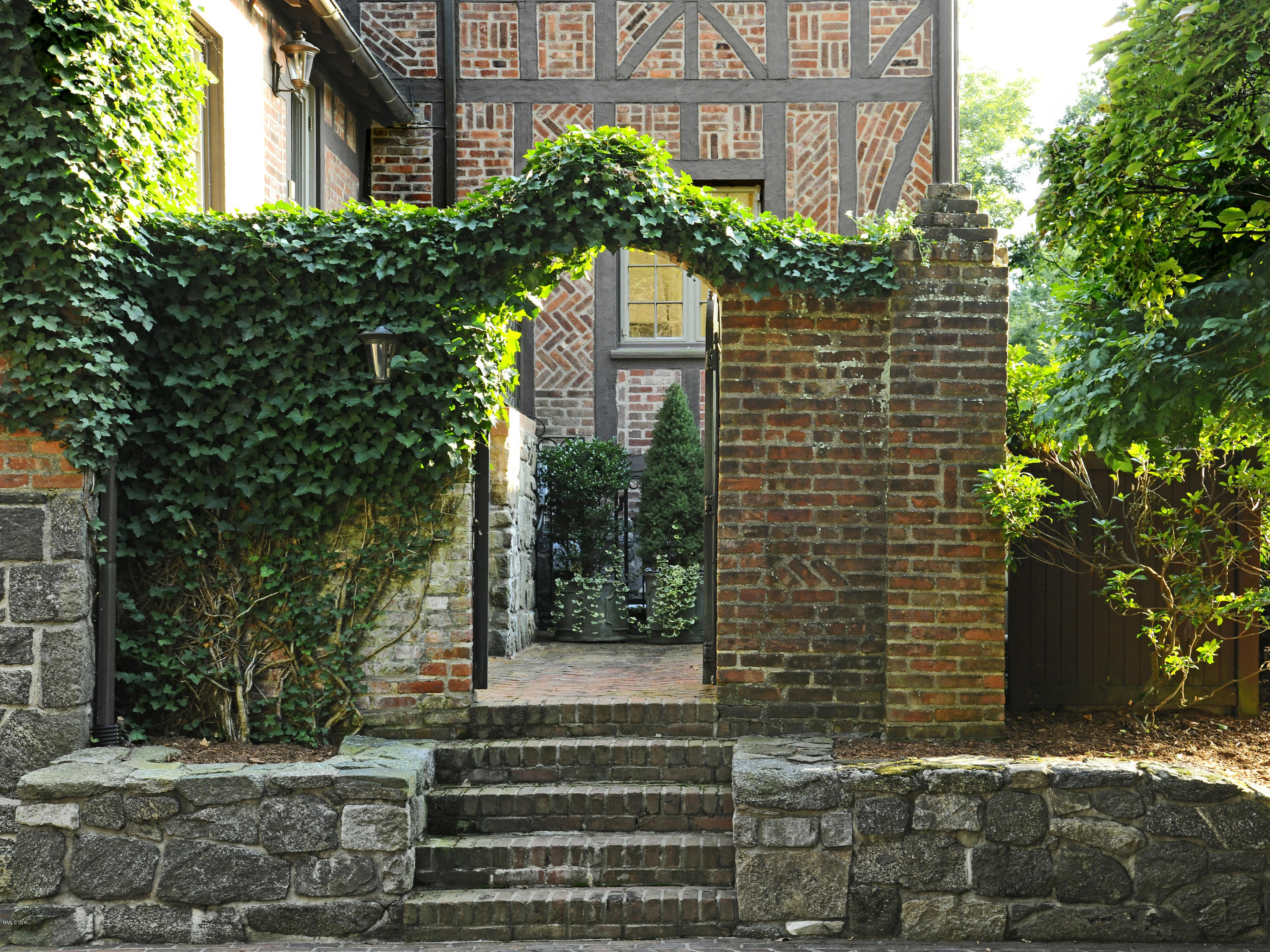 155 Pecksland Road Greenwich, CT 06831 - Photo 18 of 19 Charming side gated entrance