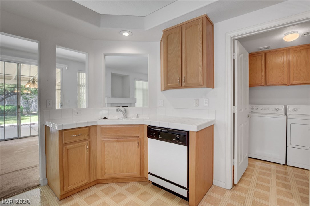 17 Rising Sun Court Henderson, NV 89074 - Photo 12 of 37 Gallery Image 12