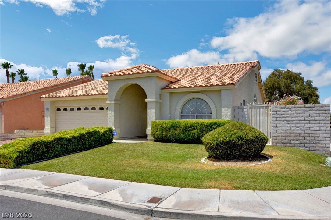 17 Rising Sun Court Henderson, NV 89074 - Photo 3 of 37 Gallery Image 3