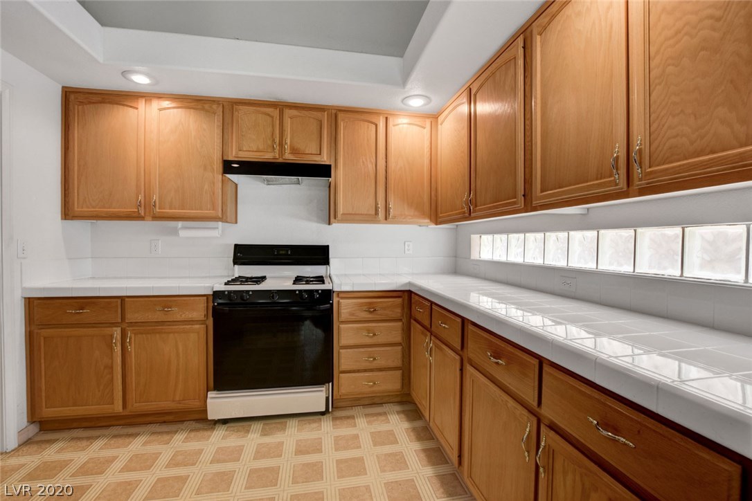 17 Rising Sun Court Henderson, NV 89074 - Photo 10 of 37 Gallery Image 10
