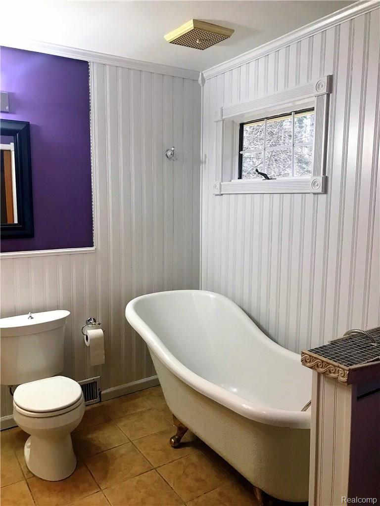 8890 Rickett Road Brighton, MI 48116 - Photo 19 of 26 Soak Tub.JPG