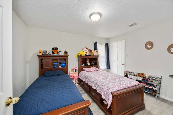 $349,990 | 414 Welford Lane, Highlands, TX 77562