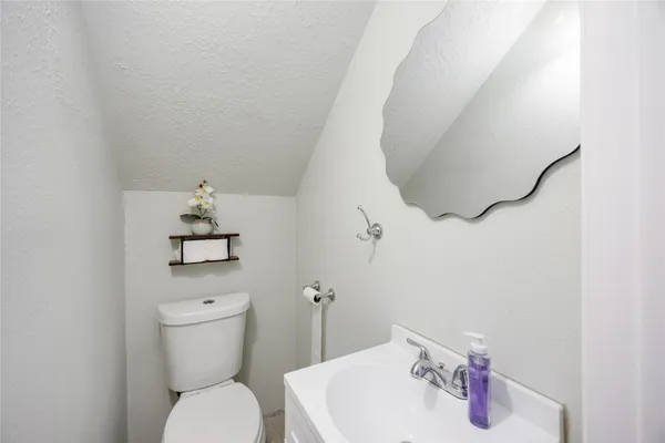 $349,990 | 414 Welford Lane, Highlands, TX 77562