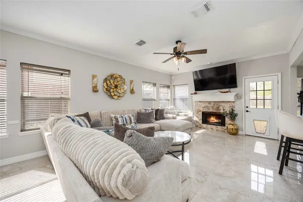 $349,990 | 414 Welford Lane, Highlands, TX 77562