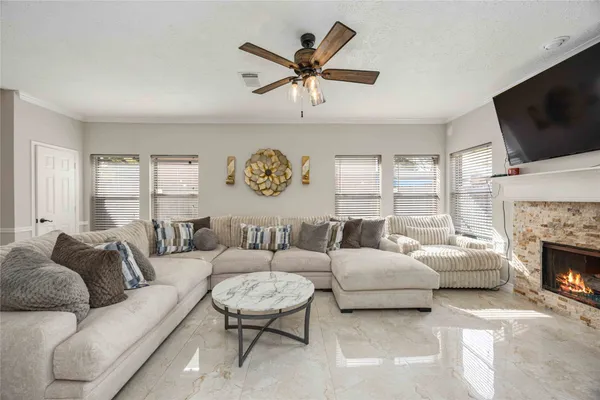 $349,990 | 414 Welford Lane, Highlands, TX 77562