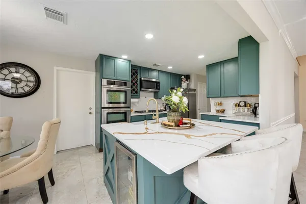 $349,990 | 414 Welford Lane, Highlands, TX 77562