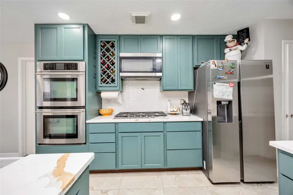 $349,990 | 414 Welford Lane, Highlands, TX 77562