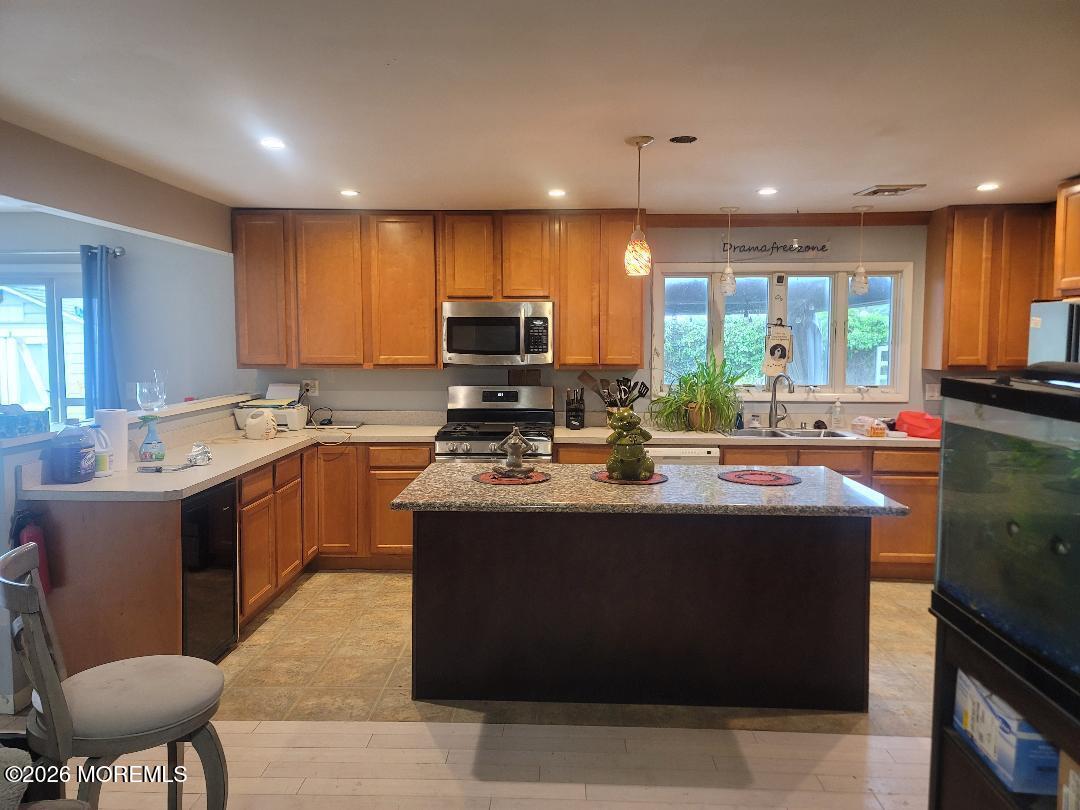 202 Teal Road Brick, NJ 08723 - Photo 3 of 17 202 teal kitchen