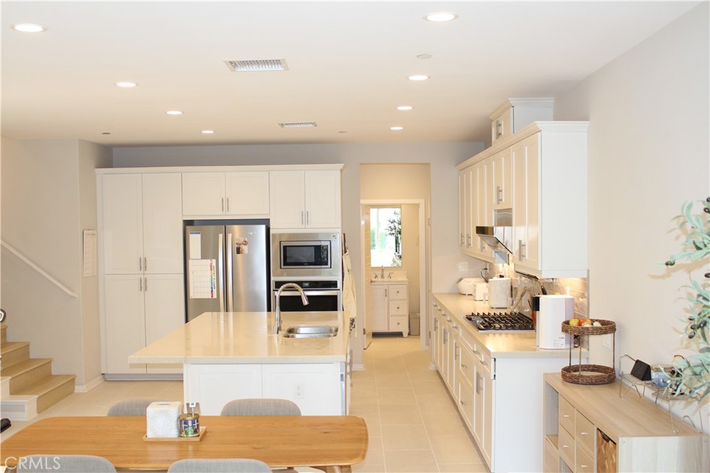 143 Stage Irvine, CA 92618 - Photo 3 of 39 Kitchen 1