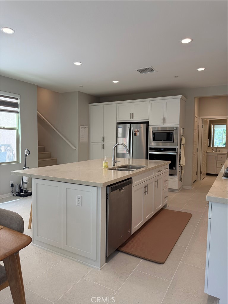143 Stage Irvine, CA 92618 - Photo 6 of 39 Kitchen 4
