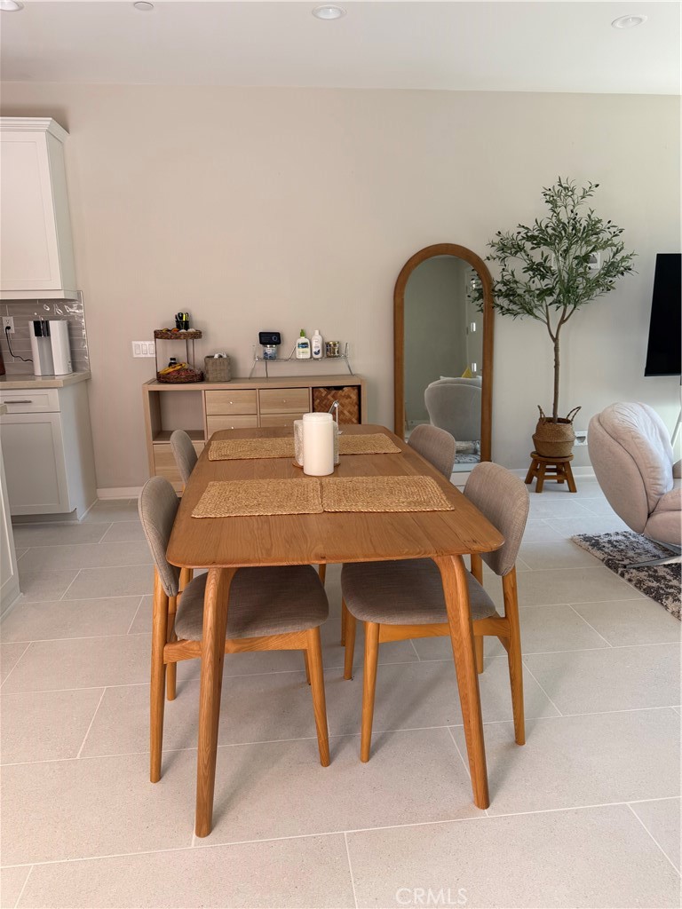 143 Stage Irvine, CA 92618 - Photo 7 of 39 Dinning
