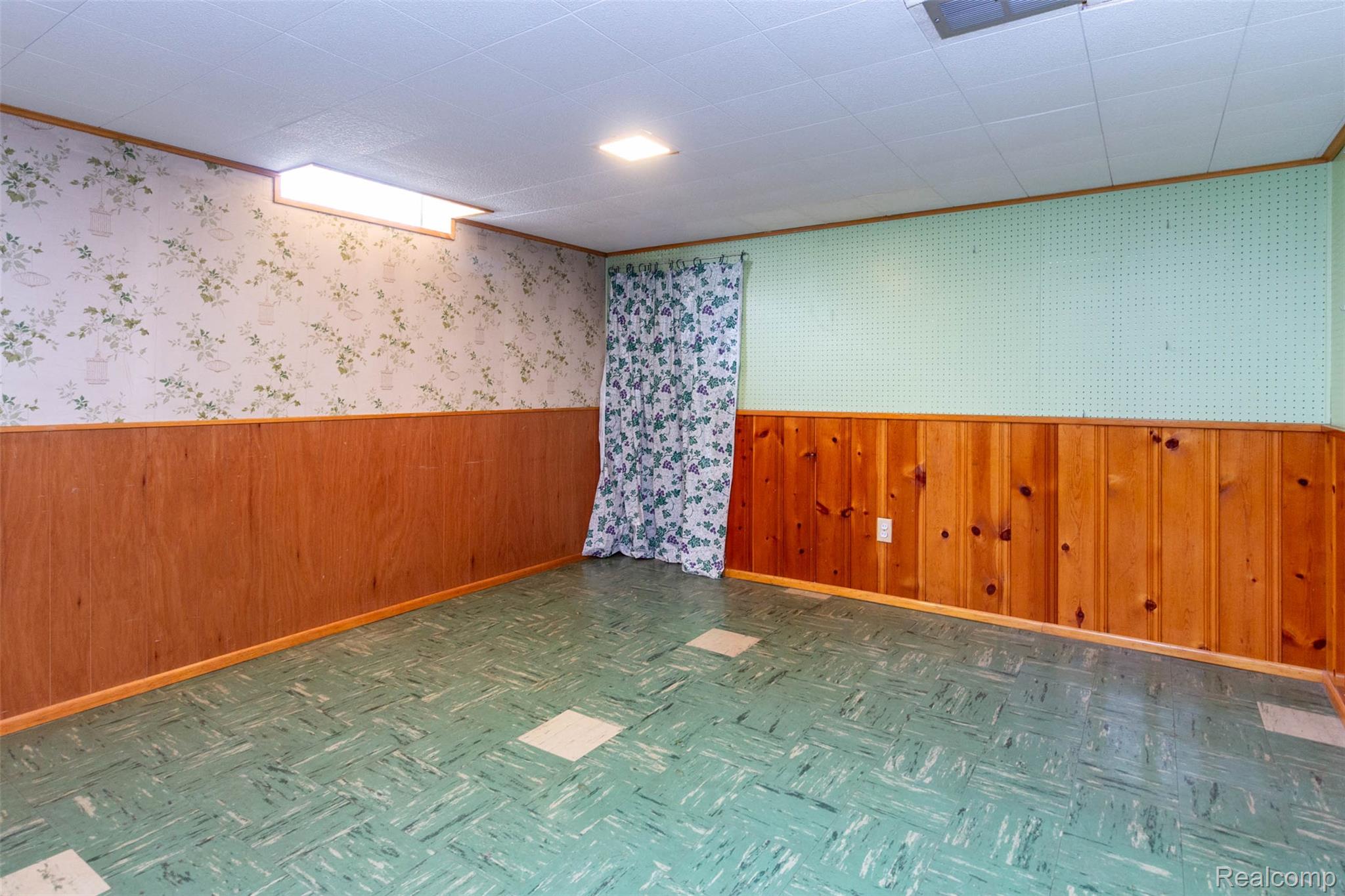 14869 Champaign Road Allen Park, MI 48101 - Photo 26 of 34 interior (22).jpg