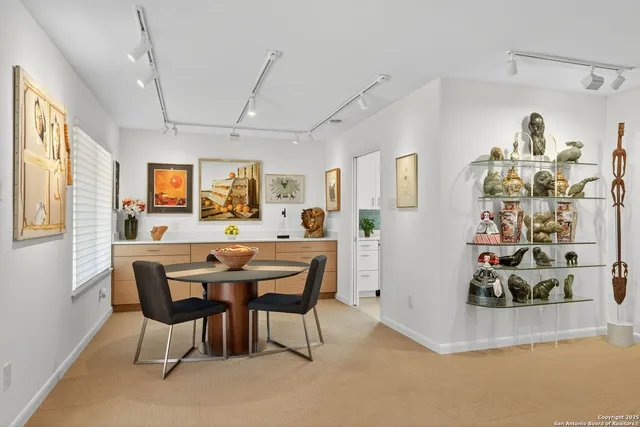 $499,995 | 300 Towne Vue Drive, Castle Hills, TX 78213