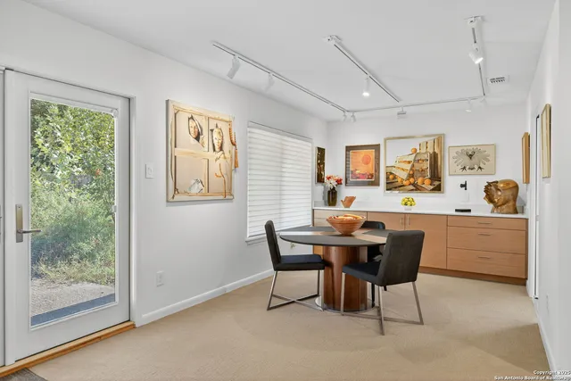 $499,995 | 300 Towne Vue Drive, Castle Hills, TX 78213