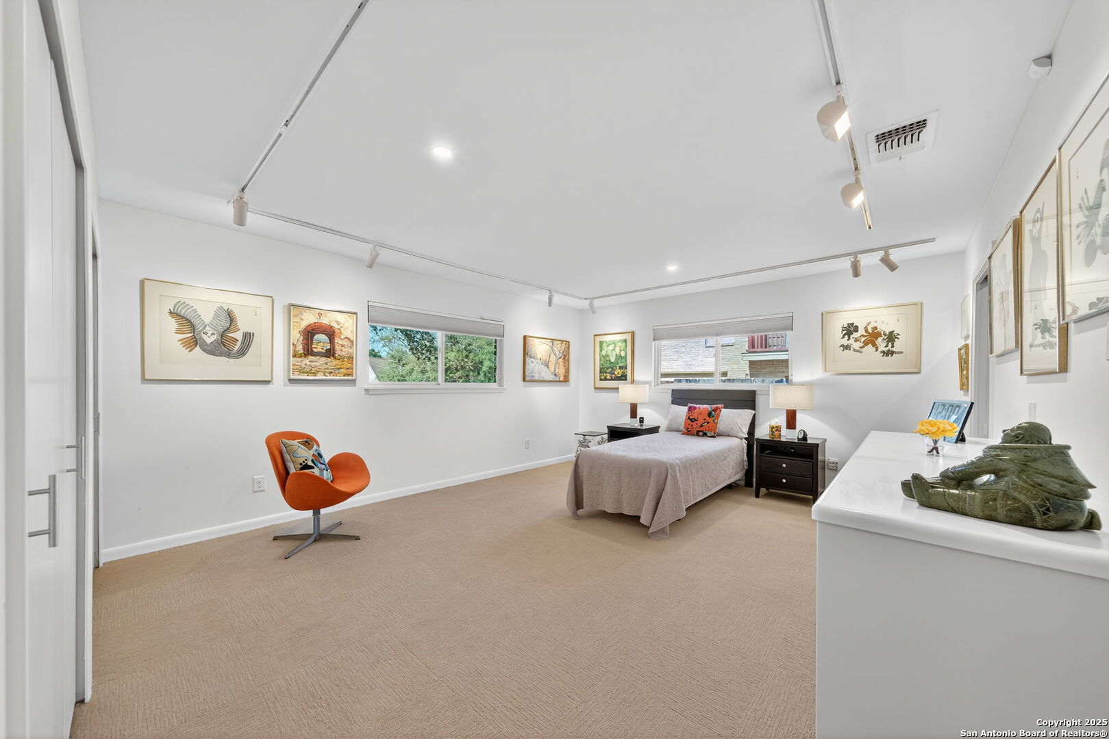 300 Towne Vue Drive Castle Hills, TX 78213 - Photo 17 of 31 a living room with furniture and a chandelier