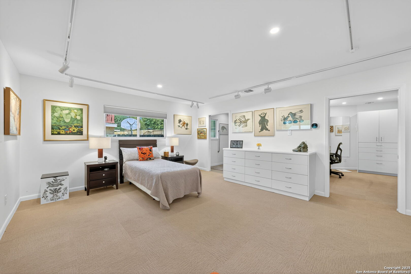 300 Towne Vue Drive Castle Hills, TX 78213 - Photo 18 of 31 a living room with furniture and a large window