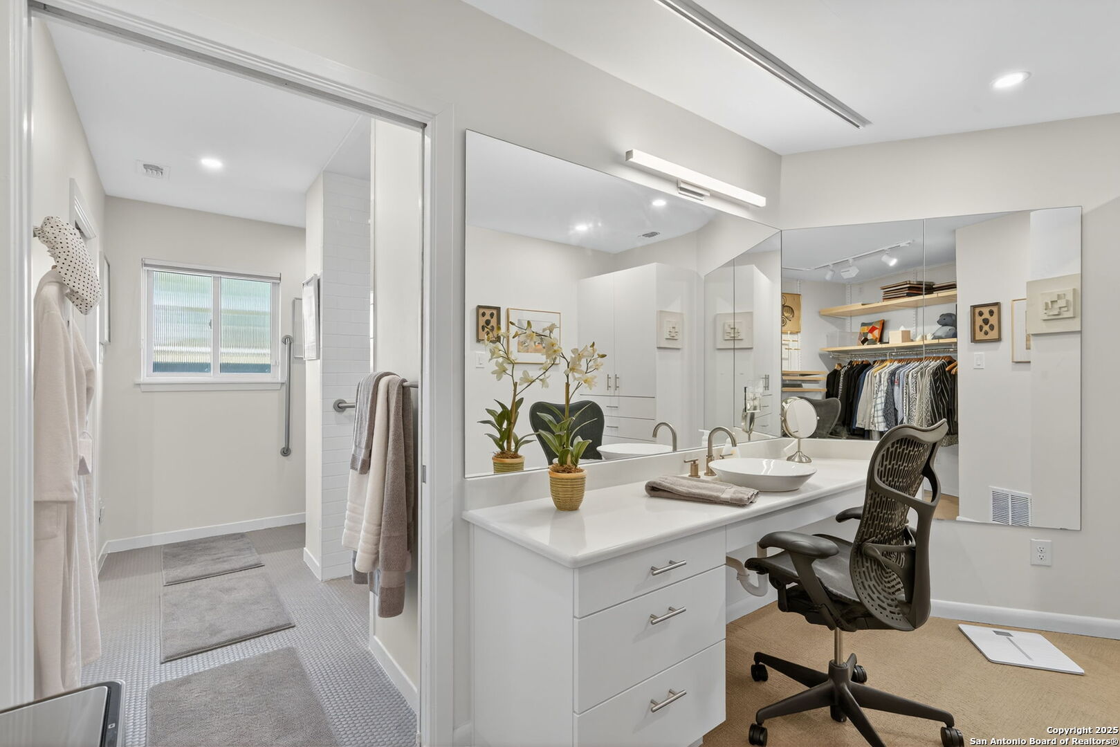 300 Towne Vue Drive Castle Hills, TX 78213 - Photo 20 of 31 a view of a kitchen and dining room