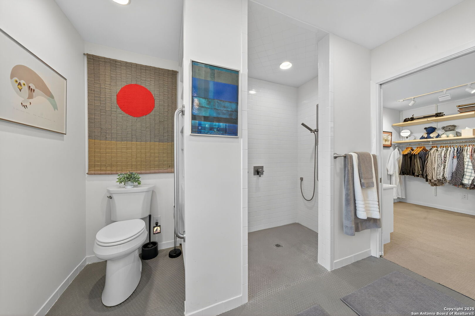 300 Towne Vue Drive Castle Hills, TX 78213 - Photo 21 of 31 a bathroom with a toilet and a shower