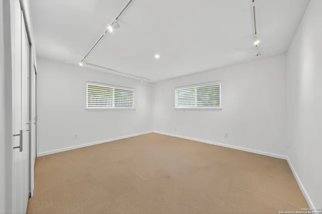 $499,995 | 300 Towne Vue Drive, Castle Hills, TX 78213