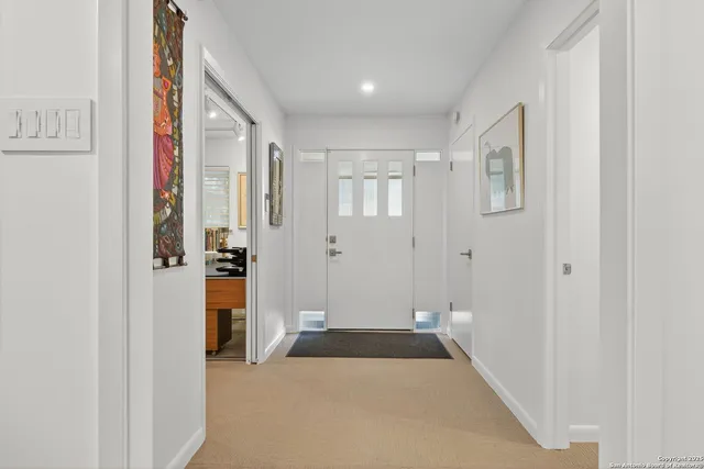 $499,995 | 300 Towne Vue Drive, Castle Hills, TX 78213