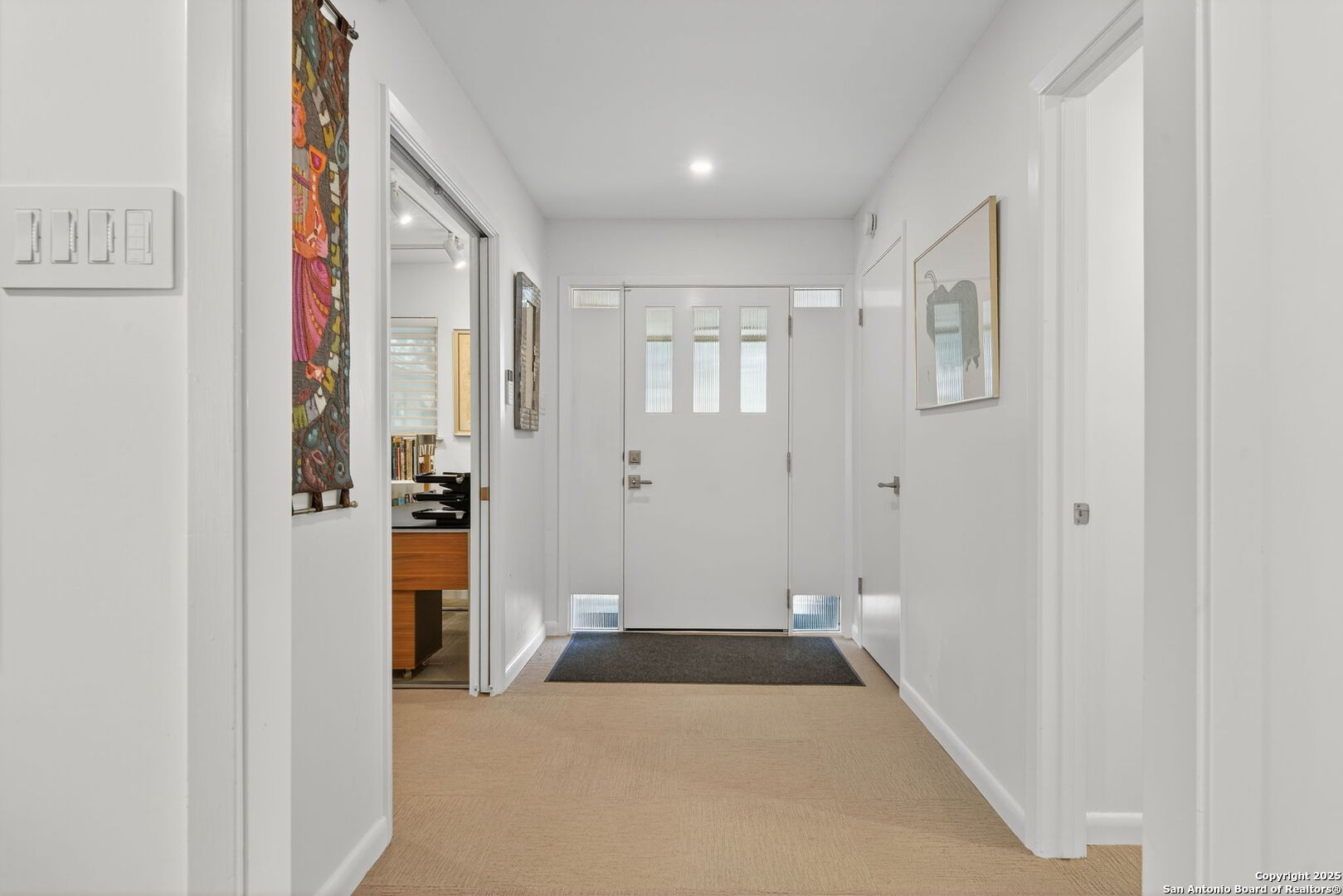300 Towne Vue Drive Castle Hills, TX 78213 - Photo 4 of 31 a view of a hallway with closet and a bathroom