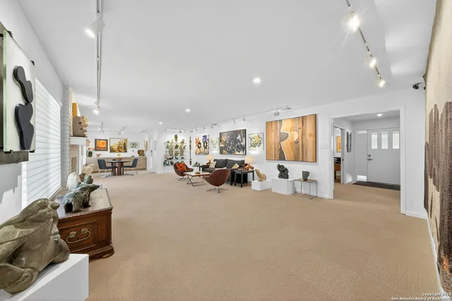 $499,995 | 300 Towne Vue Drive, Castle Hills, TX 78213