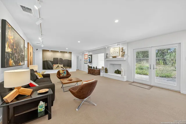 $499,995 | 300 Towne Vue Drive, Castle Hills, TX 78213