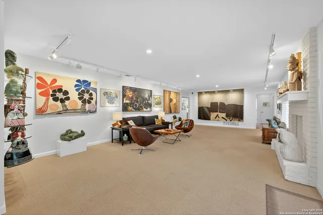 $499,995 | 300 Towne Vue Drive, Castle Hills, TX 78213