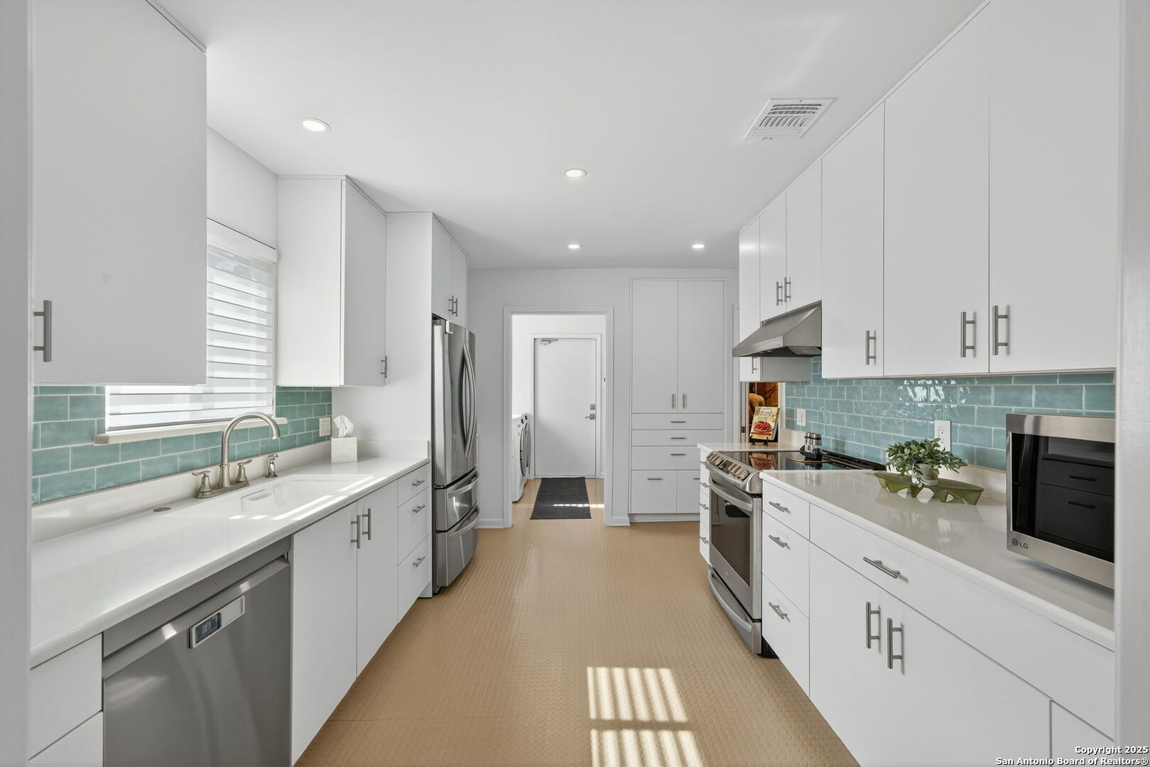 300 Towne Vue Drive Castle Hills, TX 78213 - Photo 9 of 31 a large kitchen with stainless steel appliances lots of counter space sink and a window