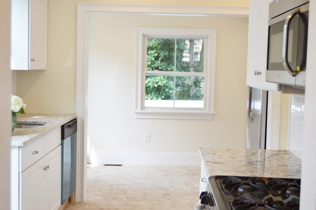 12 Curve Street Lexington, MA 02420 - Photo 3 of 15