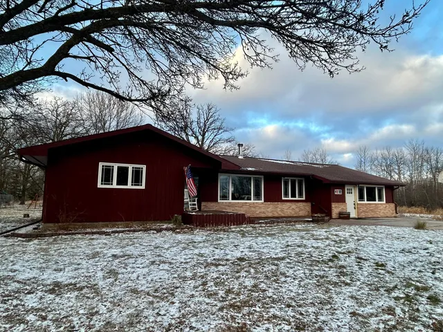 $299,900 | 10496 160th Street Northeast, Thief River Falls, MN 56701