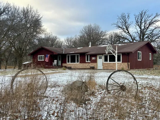 $299,900 | 10496 160th Street Northeast, Thief River Falls, MN 56701