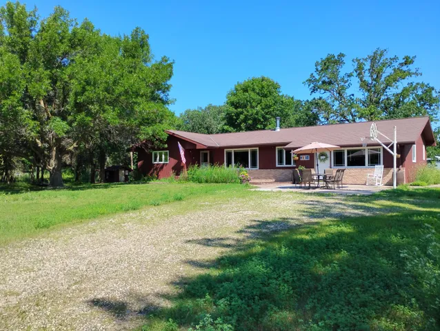 $299,900 | 10496 160th Street Northeast, Thief River Falls, MN 56701