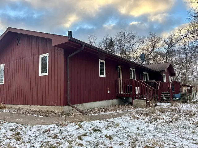 $299,900 | 10496 160th Street Northeast, Thief River Falls, MN 56701