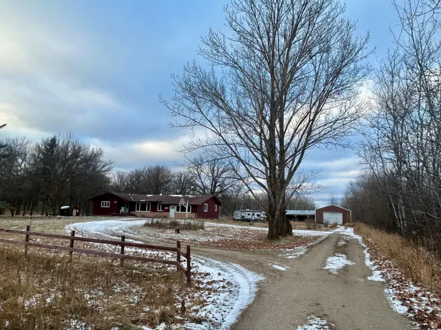 $299,900 | 10496 160th Street Northeast, Thief River Falls, MN 56701
