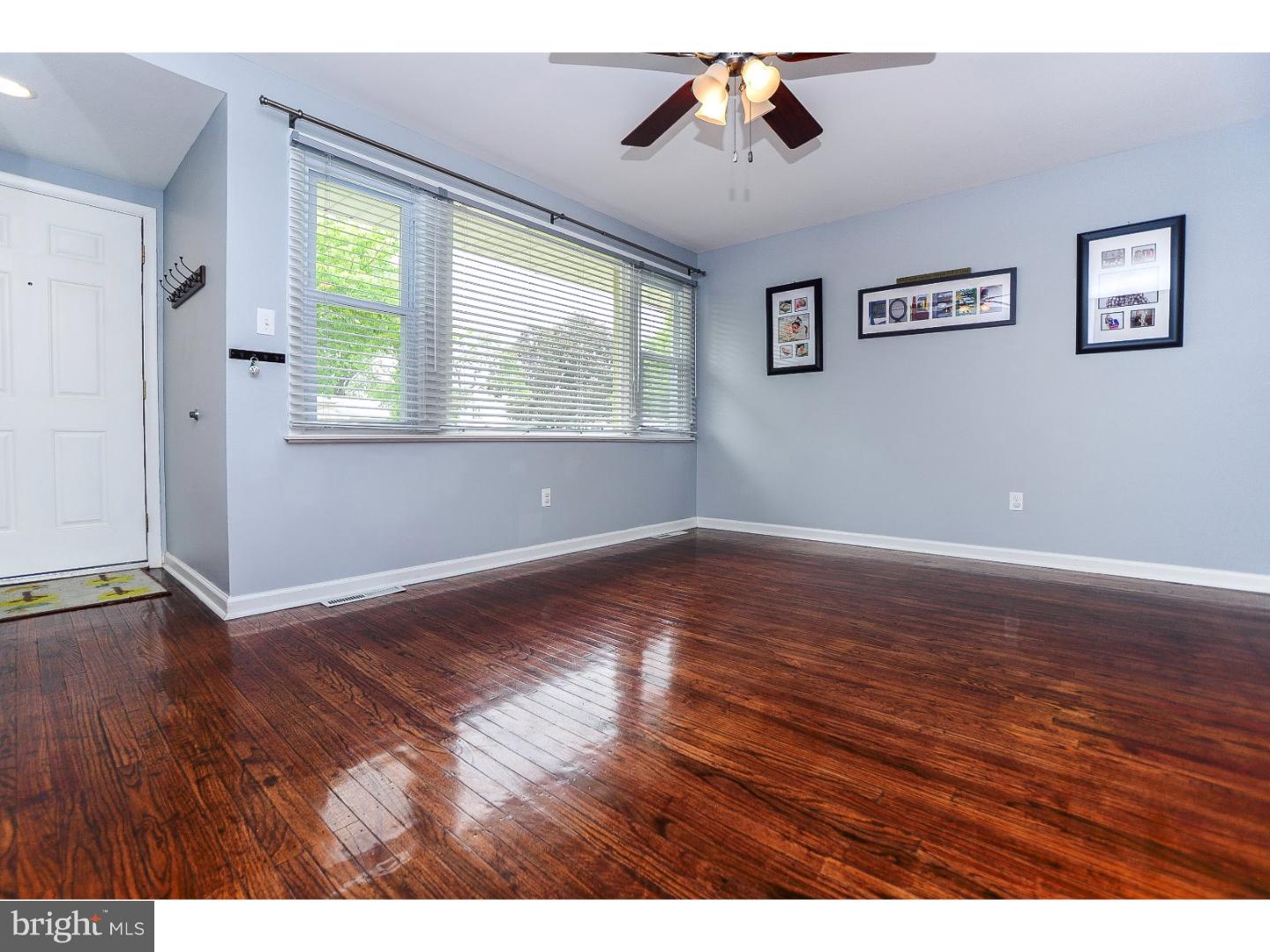 623 Georgetown Road Deptford, NJ 08090 - Photo 2 of 25 Living Room