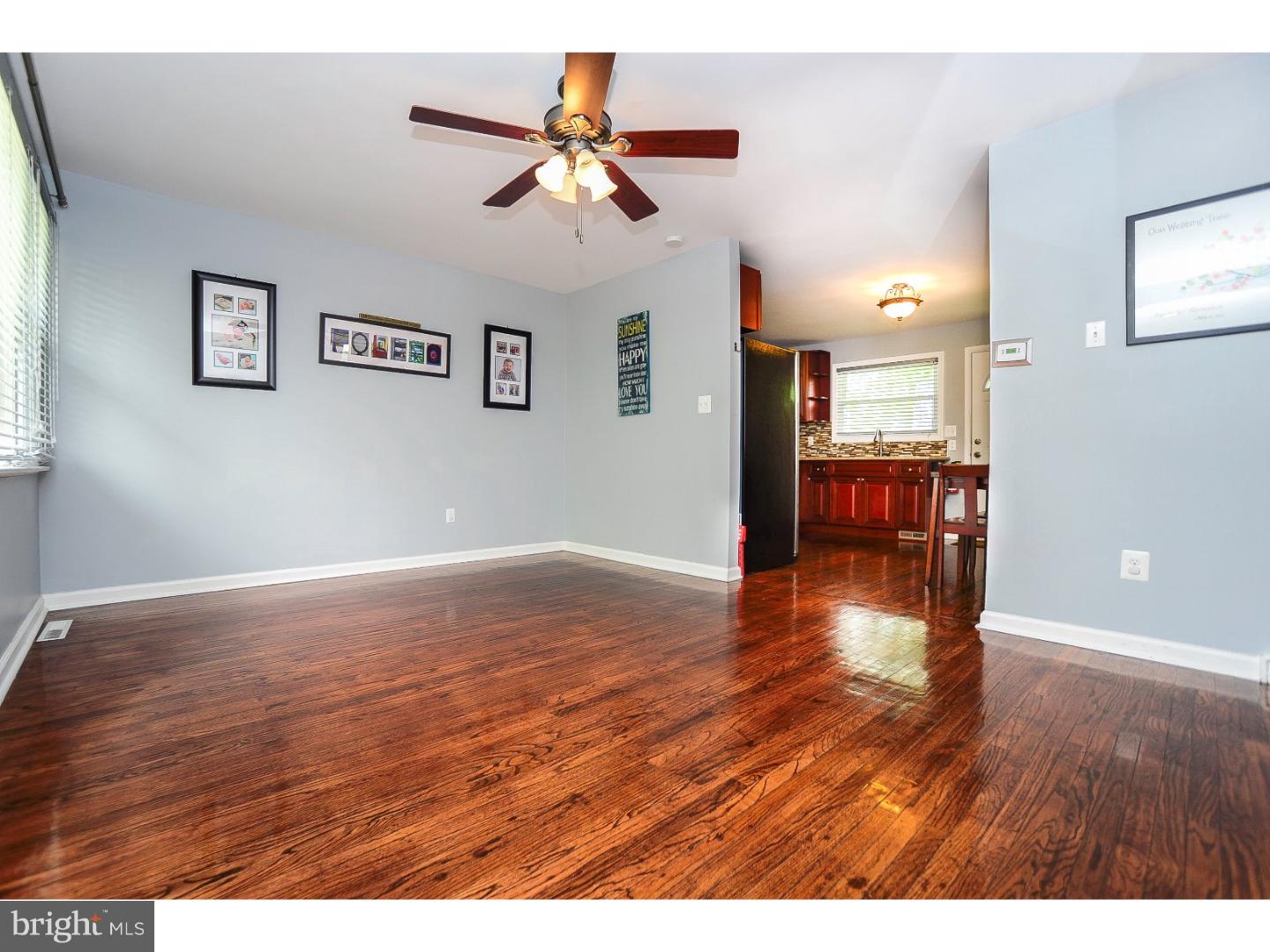 623 Georgetown Road Deptford, NJ 08090 - Photo 4 of 25 Living Room