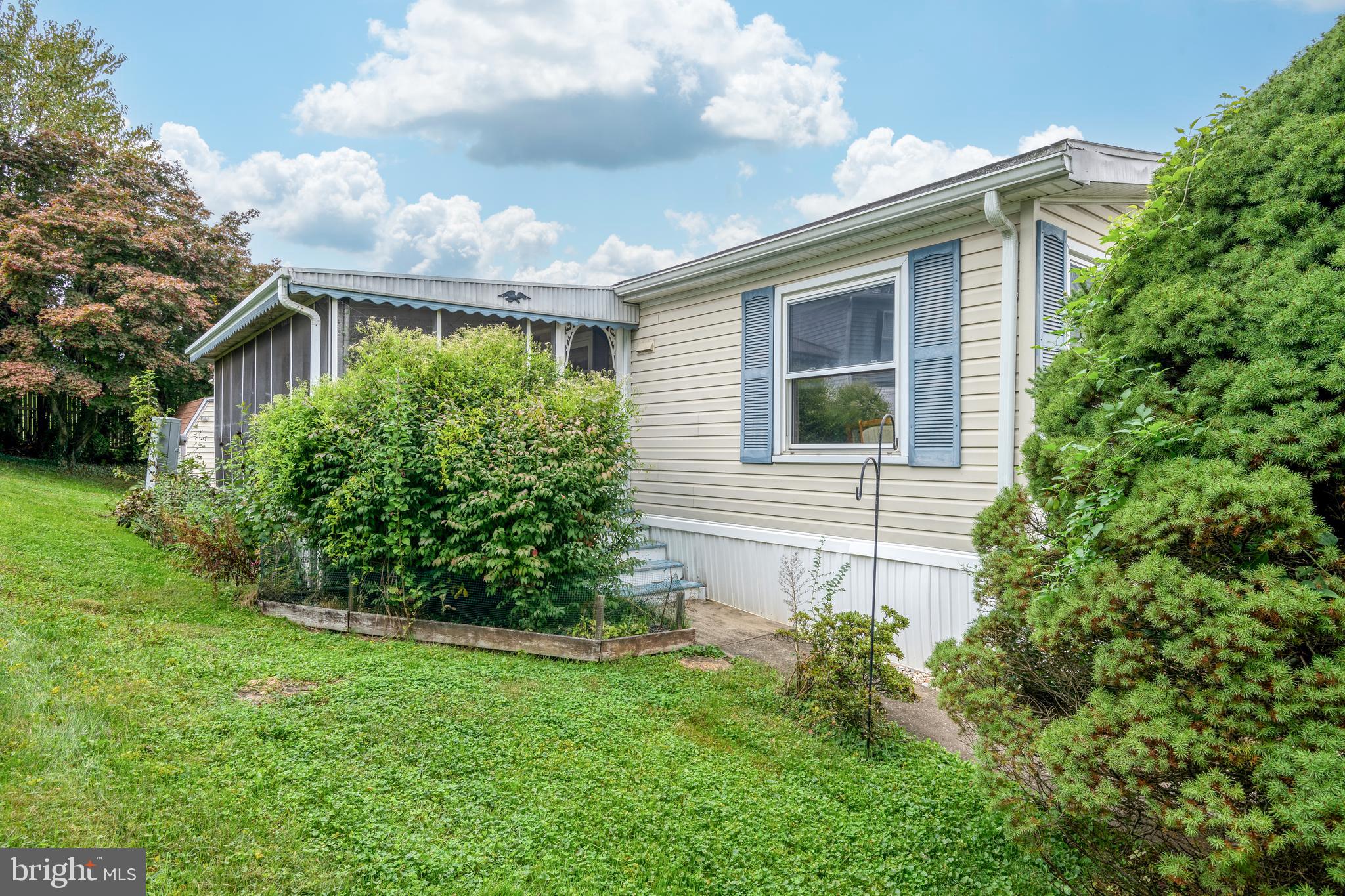 511 Pheasant Ridge Circle Lancaster, PA 17603 - Photo 2 of 31