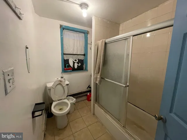 a bathroom with a toilet and a shower