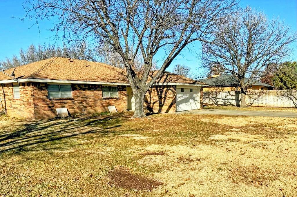 2310 Texas Street Perryton, TX 79070 - Photo 2 of 26 a view of a yard with an trees