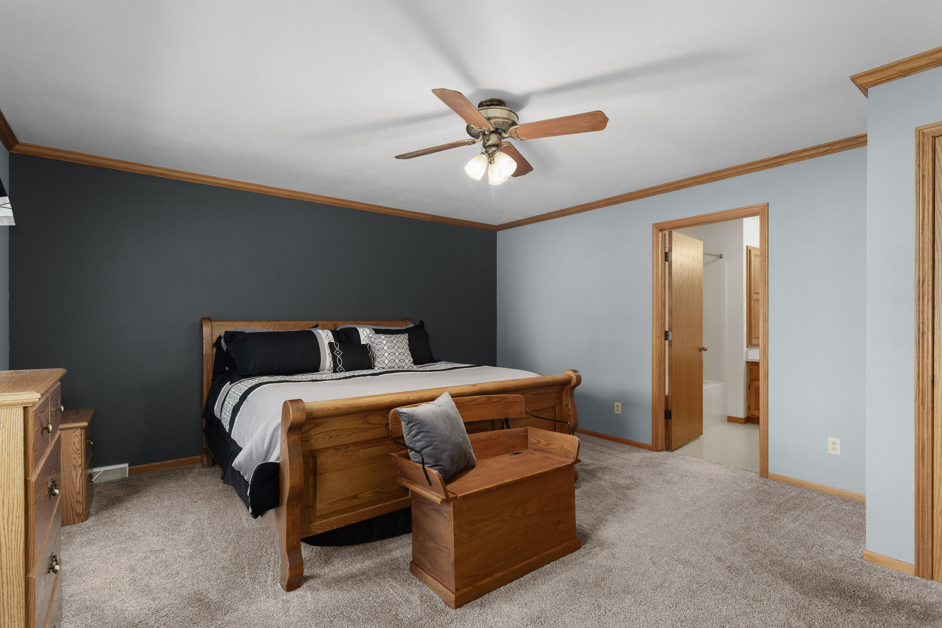 706 Woodbridge Trail Watertown, WI 53094 - Photo 17 of 38 Primary suite