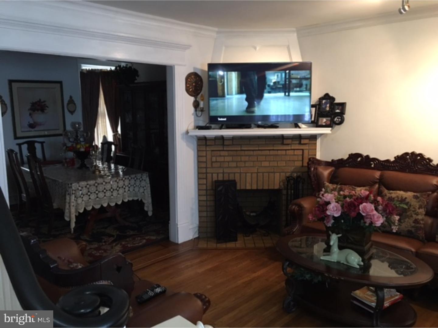 251 Avon Road Upper Darby, PA 19082 - Photo 3 of 17 Living Room