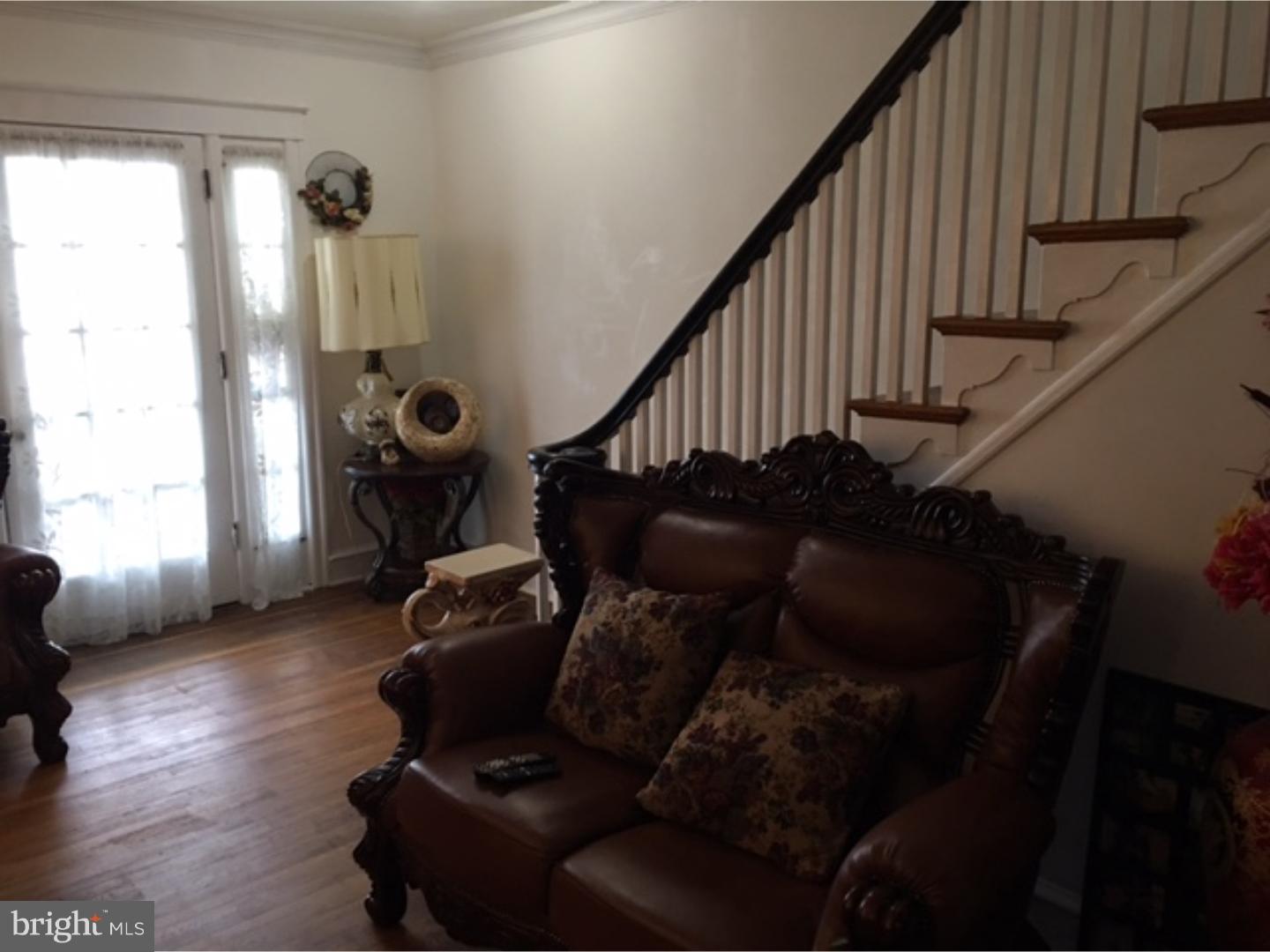 251 Avon Road Upper Darby, PA 19082 - Photo 4 of 17 Living Room