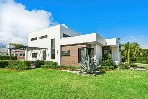$2,900,000 | 1801 North Lakeside Drive, Lake Worth Beach, FL 33460