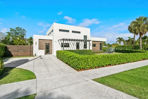 $2,900,000 | 1801 North Lakeside Drive, Lake Worth Beach, FL 33460