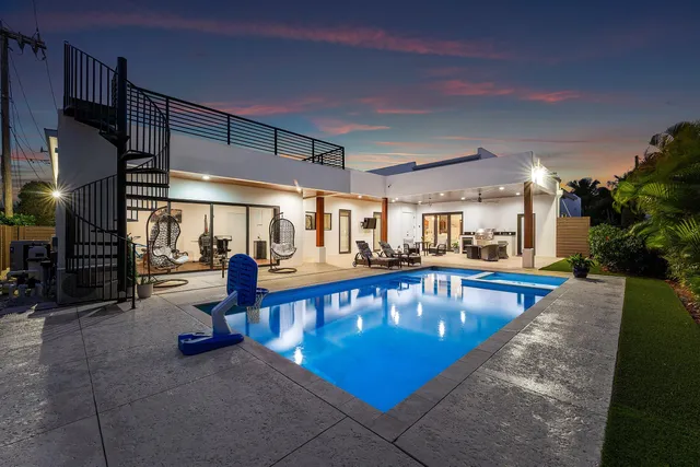 $2,900,000 | 1801 North Lakeside Drive, Lake Worth Beach, FL 33460