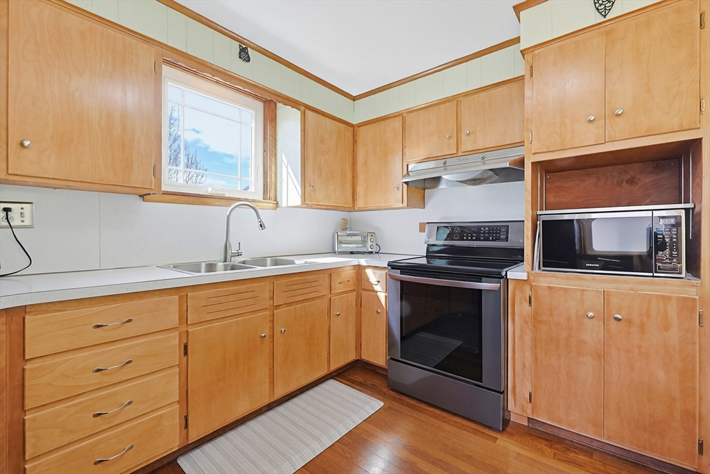 1417 Globe Street Fall River, MA 02721 - Photo 17 of 42