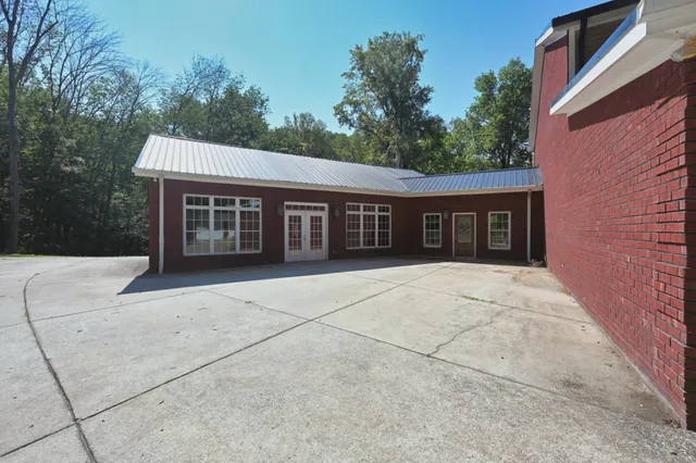 a view of a house with a garage