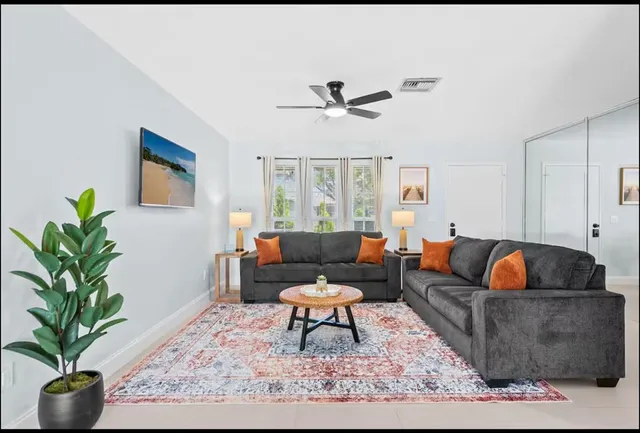 $5,000 | 304 Southeast 4th Street, Dania Beach, FL 33004